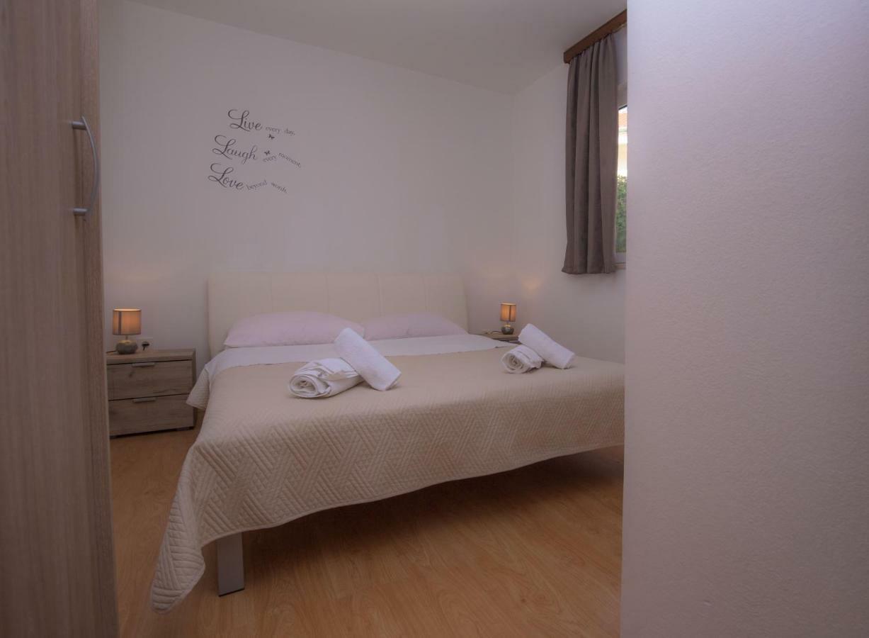 Dagulo Apartamento Primošten Exterior foto