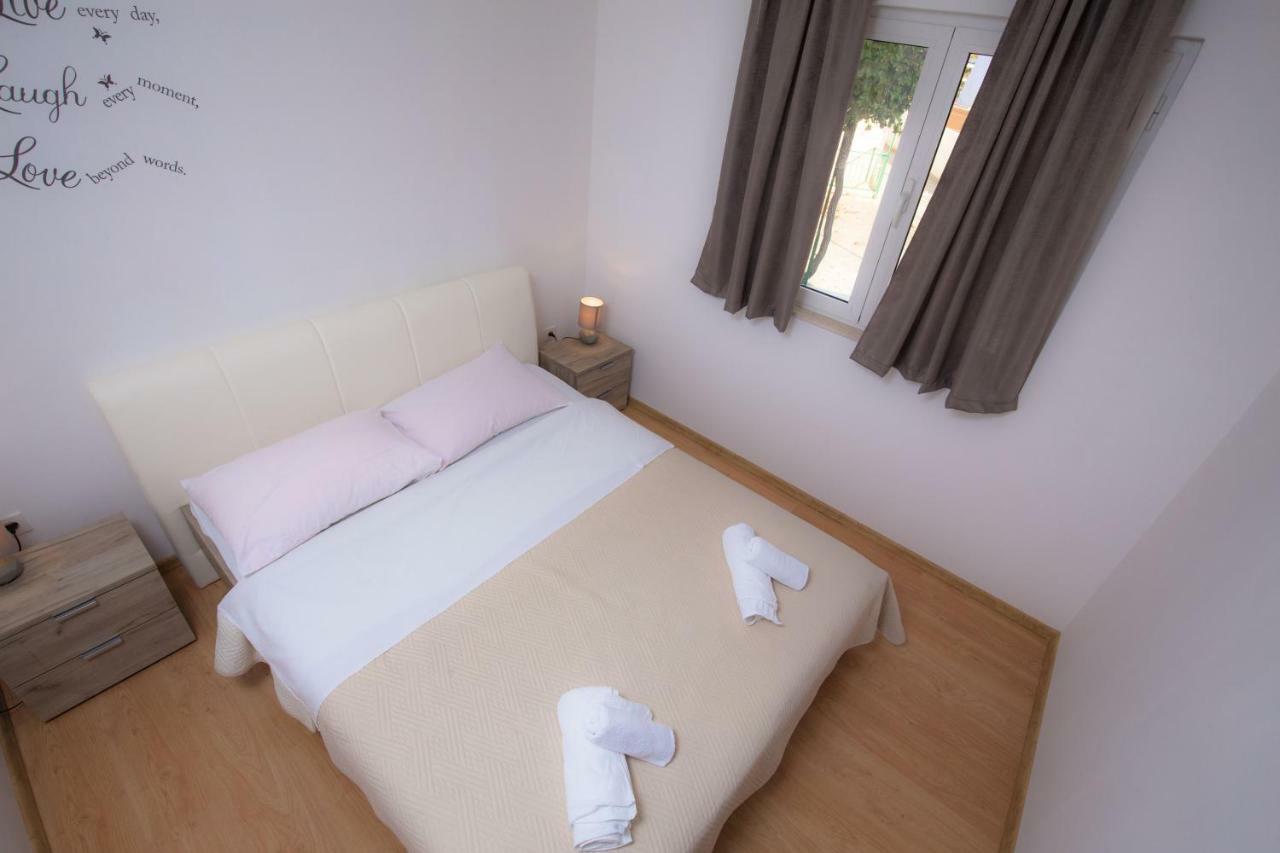 Dagulo Apartamento Primošten Exterior foto