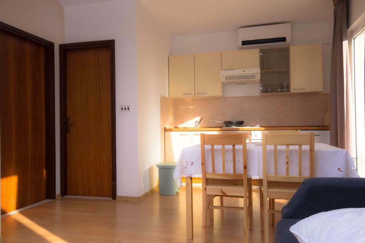Dagulo Apartamento Primošten Exterior foto